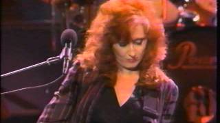Bonnie Raitt 'That's Just Love Sneaking Up On You' live concert performance