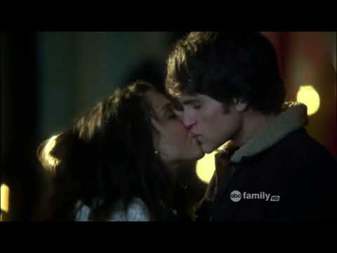 Ian Lets Spencer Out, Spencer Kisses Toby - Pretty Little Liars 1x21 Scene