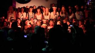 Berlin Pop Choir: Kiss And Not Tell