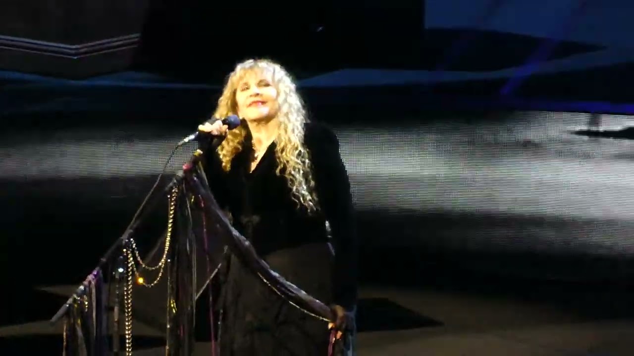 Watch Stevie Nicks perform in Buffalo
