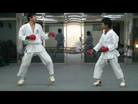 スライド裏回し蹴り