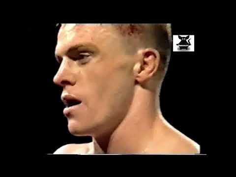 Wayne Parr VS Chris Allen