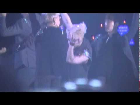 EXO-M Wolf @ 2014 KMF