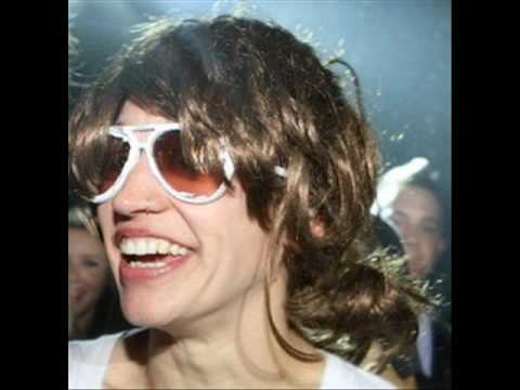 download lagu mp3 mp4 Julia Lanoe, download lagu Julia Lanoe gratis, unduh video klip Julia Lanoe