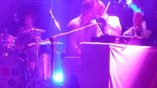 EXCLUSIVE soundcheck: Hanson &quot;Make it Out Alive&quot; 5 of 5