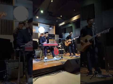 AMRUS membawakan karya lagunya yang berjudul HOEGENG #amrus #hoegeng #stellguitar