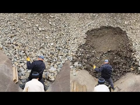 4000-ton sand barge unloading pebbles - Long video ending