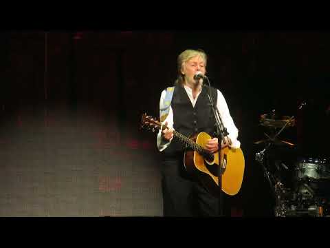 Love Me Do - Paul McCartney (Montreal 2025 1st night)