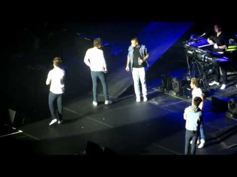 (HD) One Direction - Everything About You - Madison Square Garden, New York