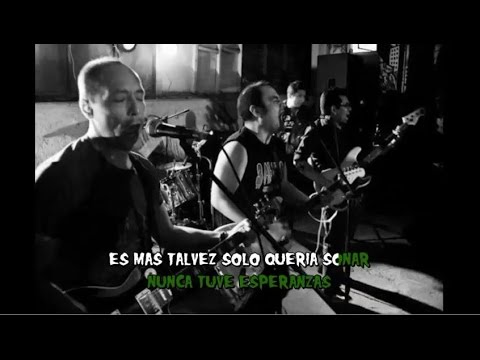 3 al hilo - ella entro en el bar Letra