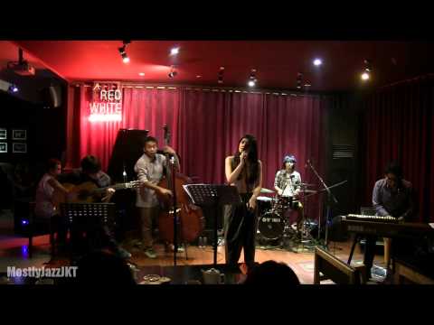 Monita Tahalea ft. Indra Lesmana - Fields of Gold @ Mostly Jazz 24/10/13 [HD]