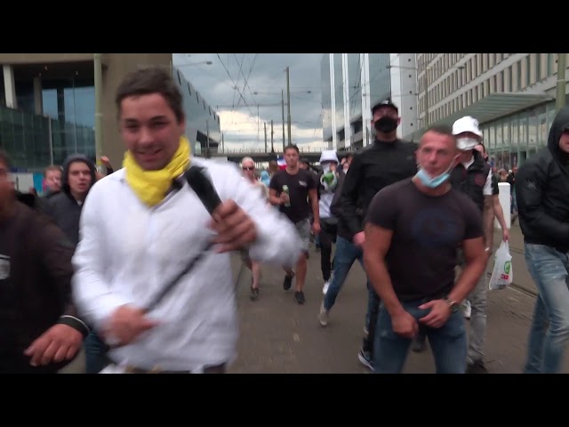 Slijptol aangevallen tijdens demonstratie...