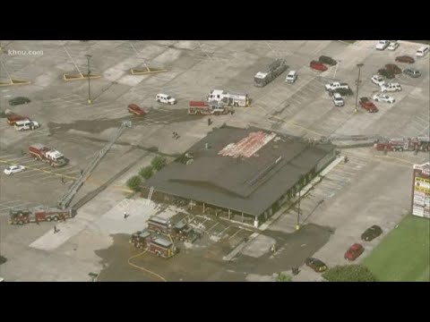 Firefighter injured after fire breaks out at Atascocita sports bar