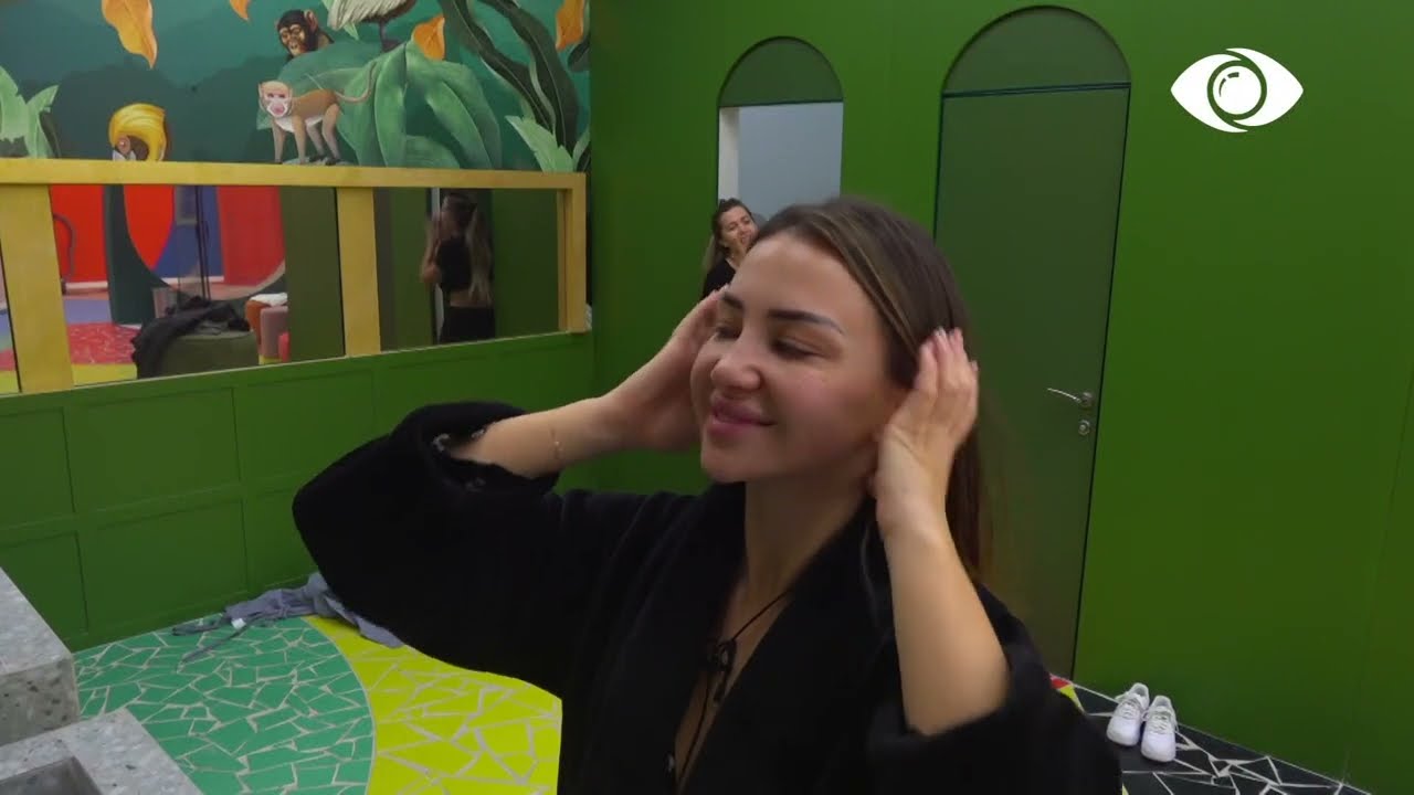 Do bëj skandal/ Olta e nervozuar, meshkujt përdorin tualetin e vajzave