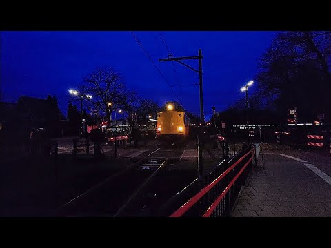 Phenomenal horn- and high-speed ICMm action at Ermelo by night! - Fly-by -