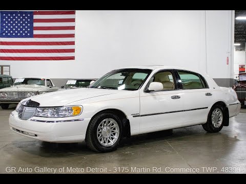 1998 Lincoln Town Car (CC-1893188) for sale in Kentwood, Michigan