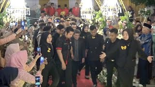 Download lagu IT'S GOING VIRAL! WAITING FOR THE SECONDS WHEN SONETA GROUP & RHOMA IRAMA ENTER THE WEDDING RECEP... mp3