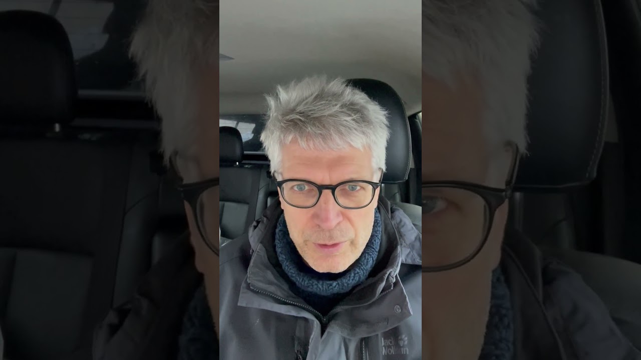 Vienkāršais jautājums - kāpēc hiēnu grāmatas rada tādu varas paniku? Sarežģītais - kur iegādāties?