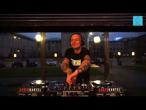 The Blue Oyster: Lelak / 17.04 / 19 - 20