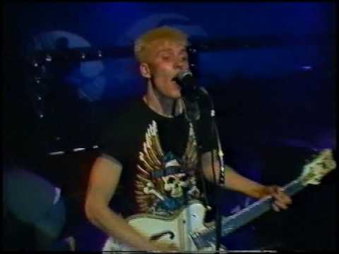 Video thumbnail for 2000 Mädchen (Live - Nach uns die Sintflut)