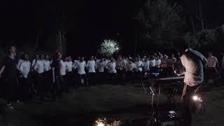 קומזיצים עם אבי הס (היוצר אבי הס) - התמונה מוצגת ישירות מתוך אתר האינטרנט יוטיוב. זכויות היוצרים בתמונה שייכות ליוצרה. קישור קרדיט למקור התוכן נמצא בתוך דף הסרטון