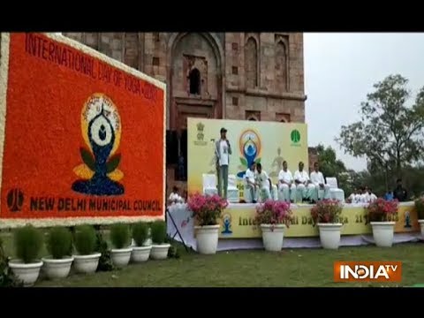 दिल्ली में आयोजित योग शिविर में इंडिया टीवी के चेयरमैन रजत शर्मा ने योग की गुणवत्ता के बारे में बताया