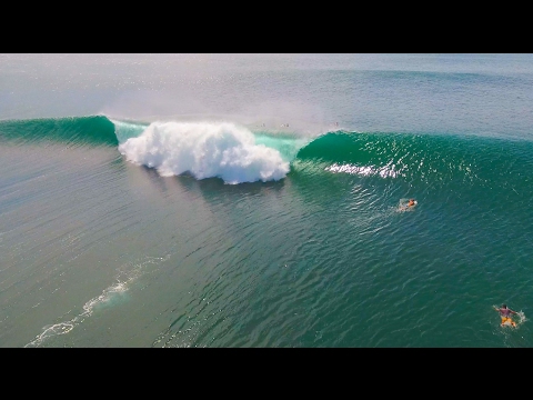 Riprese drone di onde da sogno e surf a Serangan