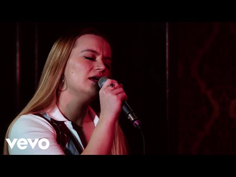 CHARLS - Down Days (Live @ The Welly)