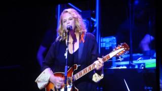 Mary Chapin Carpenter, He Thinks He&#39;ll Keep Her (All for the Hall)