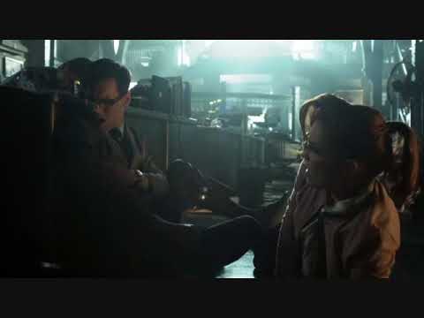 Cory Michael Smith (The Riddler) in TV Series Gotham S02E02 Scene #3