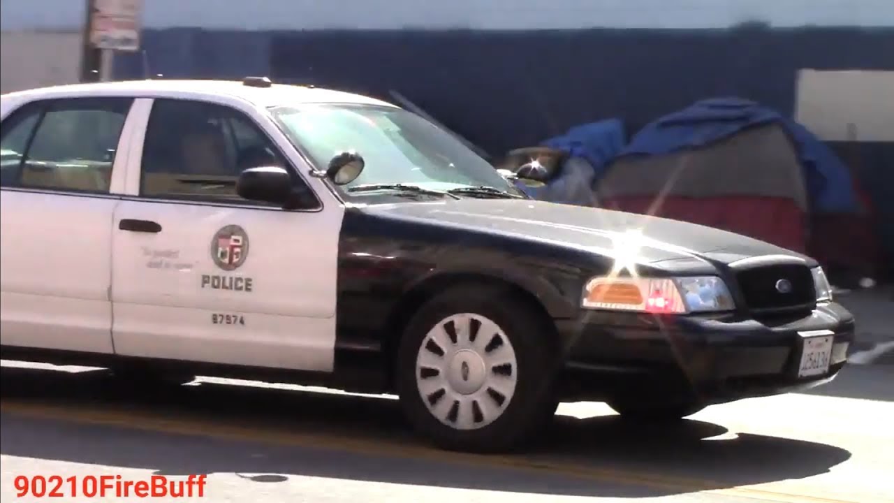 LAPD Central Units Responding Code 3 in Skid Row