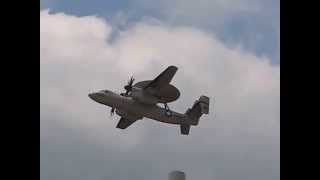 preview picture of video 'US Navy E-2 Hawkeye Touch & Go!'