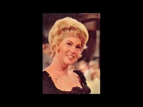 Margit Schramm sings "Einer wird kommen" from Der Zarewitsch (Lehár)