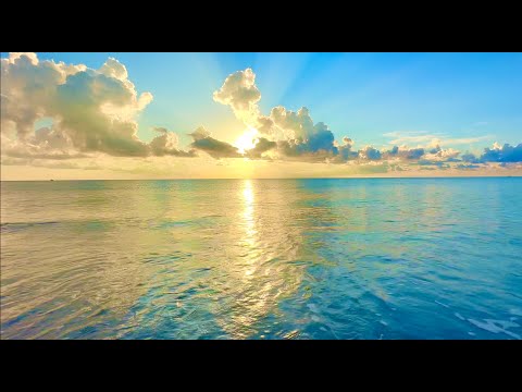 4K Golden Sunrise Over Peaceful Ocean Waves | 8 Hours of Calming Beach Sounds for Relaxation & Sleep