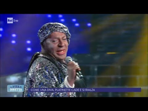 Platinette cade e si rialza a Tale e Quale Show, come una diva - La Vita in Diretta 25/09/2017