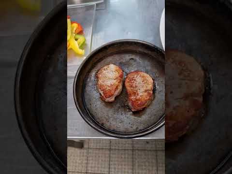 Tagesgericht vom 18.07.2022 Gebratenes Schweinelendchen mit Schupfnudeln und Paprikasoße