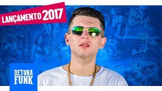 Ela Controla o Popo Lyrics English Translation