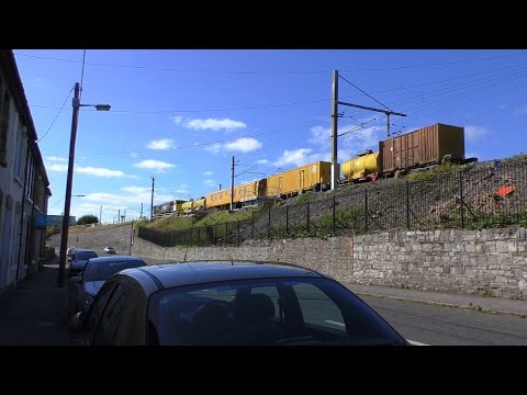 083 & the Sperry train @ West Road, North Dublin (26-9-2015)