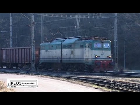 2005 [SDw] Chiasso station p 3 of 4, Swiss - Italian border, SHUNTING SBB & FS