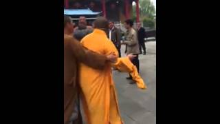 Three Monks Expelled After Seen Fighting in Buddhist Temple in E China