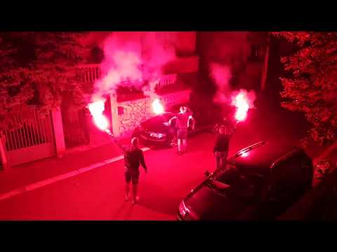 Proslava punoletstva bakljama ispred kuće kao iznenađenje za ortaka