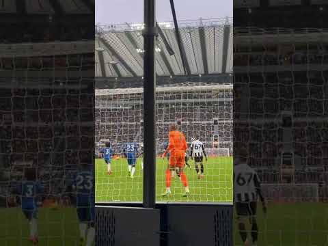 Newcastle v chelsea. 20.12.25. Toon shout for penalty. Handball?