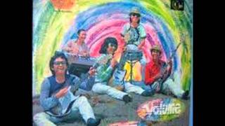 Download lagu Seuntai Bunga Tanda Cinta.....Favourits Group........Martayuda.wmv mp3