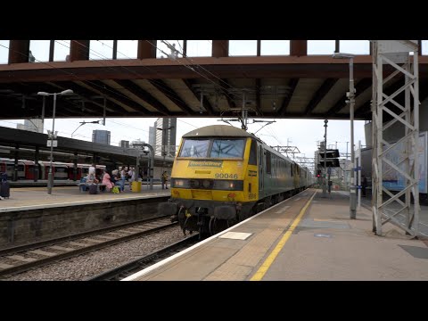 Freightliner Class 90s passing Stratford 12/07/22