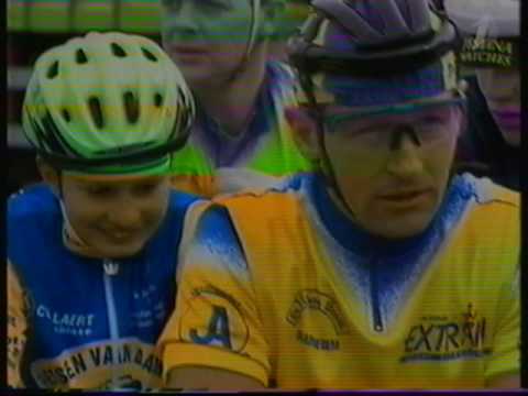 Jaarlijkse veldrit cafe Maxes Baardegem , ook de speaker was een bekend gezicht op de streekkoersen