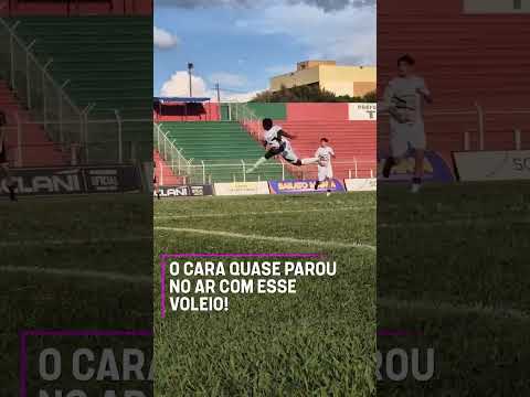 O CARA PAROU NO AR PARA DAR ESSE VOLEIO! #shorts