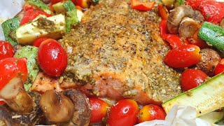 דג סלמון עם ירקות ופסטו מהיר ובריא Salmon fish with vegetables and pesto בקלי קלות-המותג (ליהי קרויץ - מטבח בקלי קלות) - התמונה מוצגת ישירות מתוך אתר האינטרנט יוטיוב. זכויות היוצרים בתמונה שייכות ליוצרה. קישור קרדיט למקור התוכן נמצא בתוך דף הסרטון