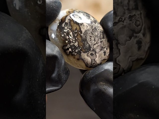 حجر عقيق بافوري مصور طبيعي