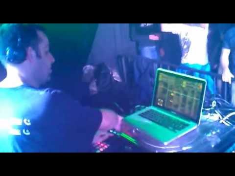 DJ tuttle in da mix at the totem for no acces 08