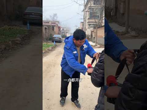 Funiu sells sugar-coated haws for two yuan per skewer and five yuan for two skewers#Best p